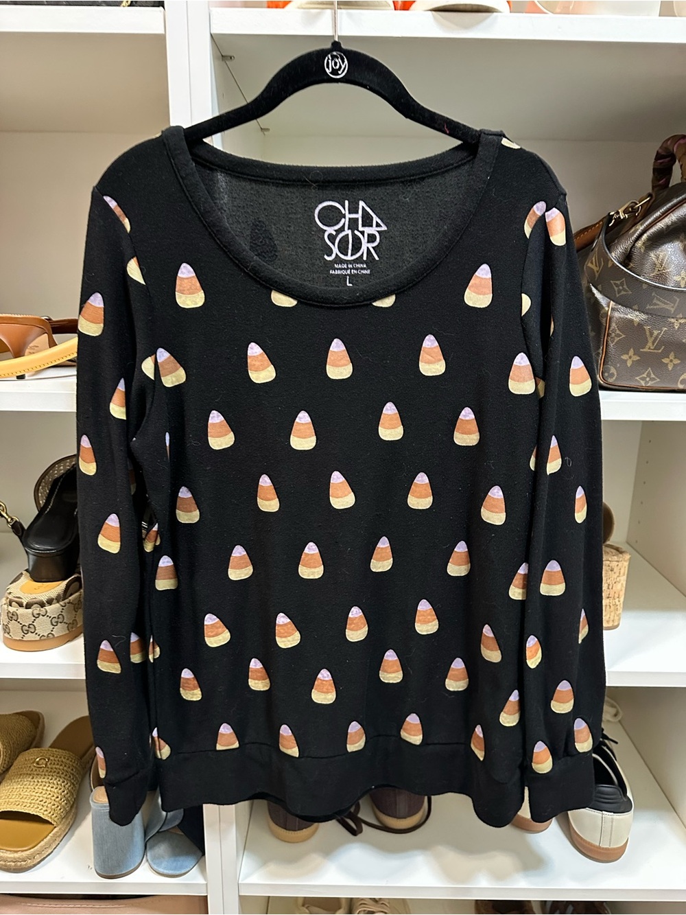 Chaser Halloween Candy-Corn black vneck sweatshirt size L
Great condition!